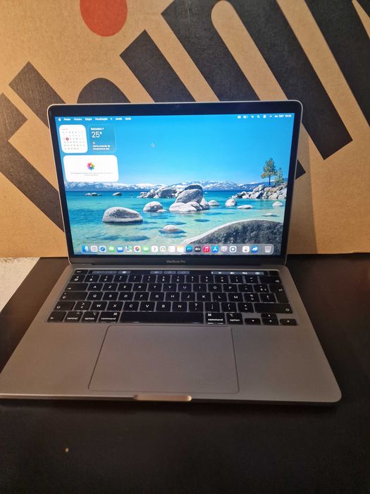 MacBook PRO 2020 com varios programas )