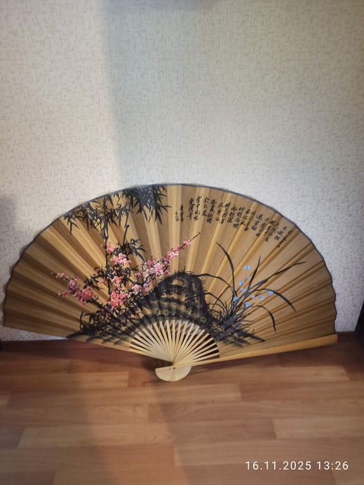 Продам віяло на стіну САКУРА
