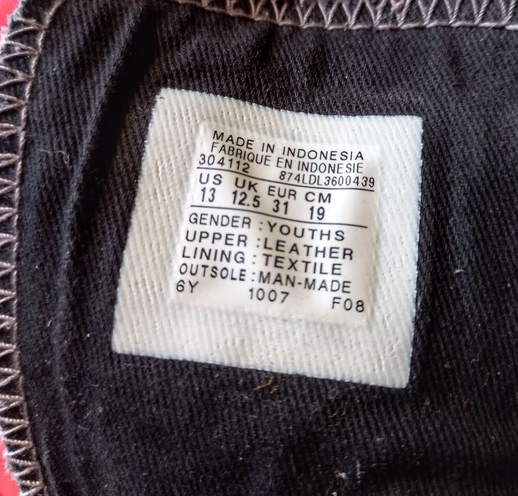 Дитячі шкіряні кеди.