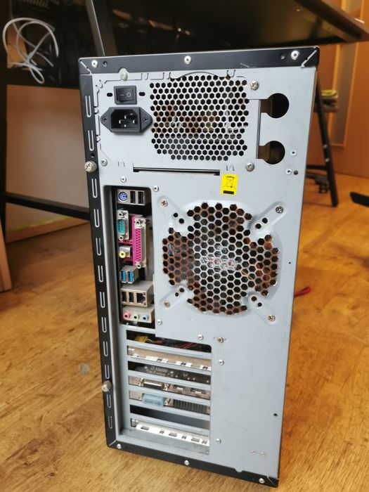 Komputer PC Intel Xeon E3-1225 v2 / AS Rock P75 Pro3 / 12GB RAM DDR3