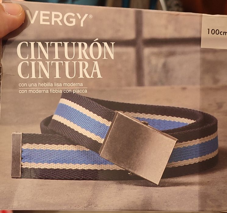 Cinto novo dentro da caixa