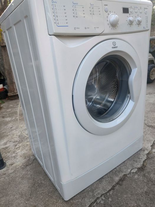 Стиралка Indesit