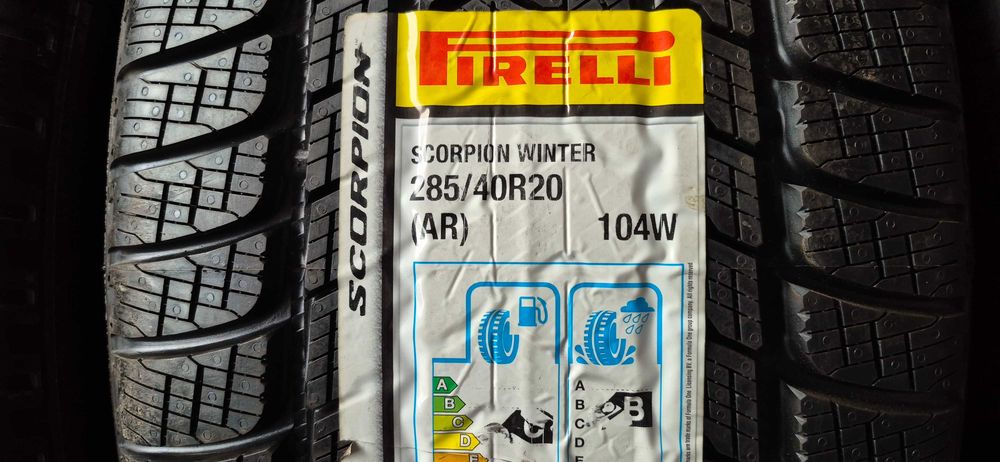 PIRELLI Winter SCORPION    285/40R20   104W.