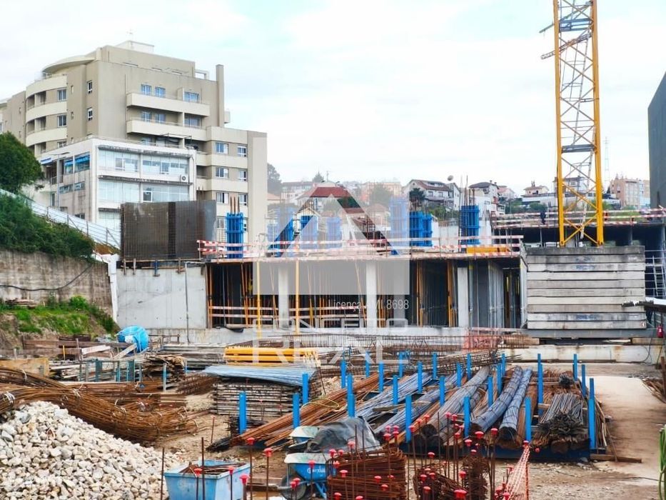 Apart. T3 c/ Box p/ 2 viat. Novo - Lordelo (Paredes)