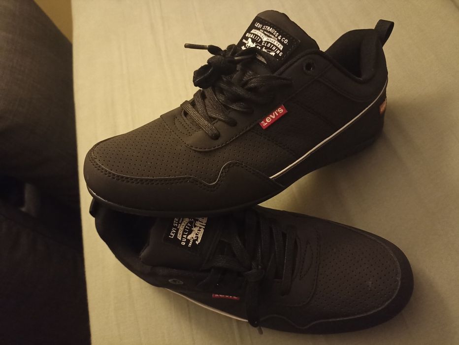 Buty Levi's rozm 43 sneakersy adidasy trampki