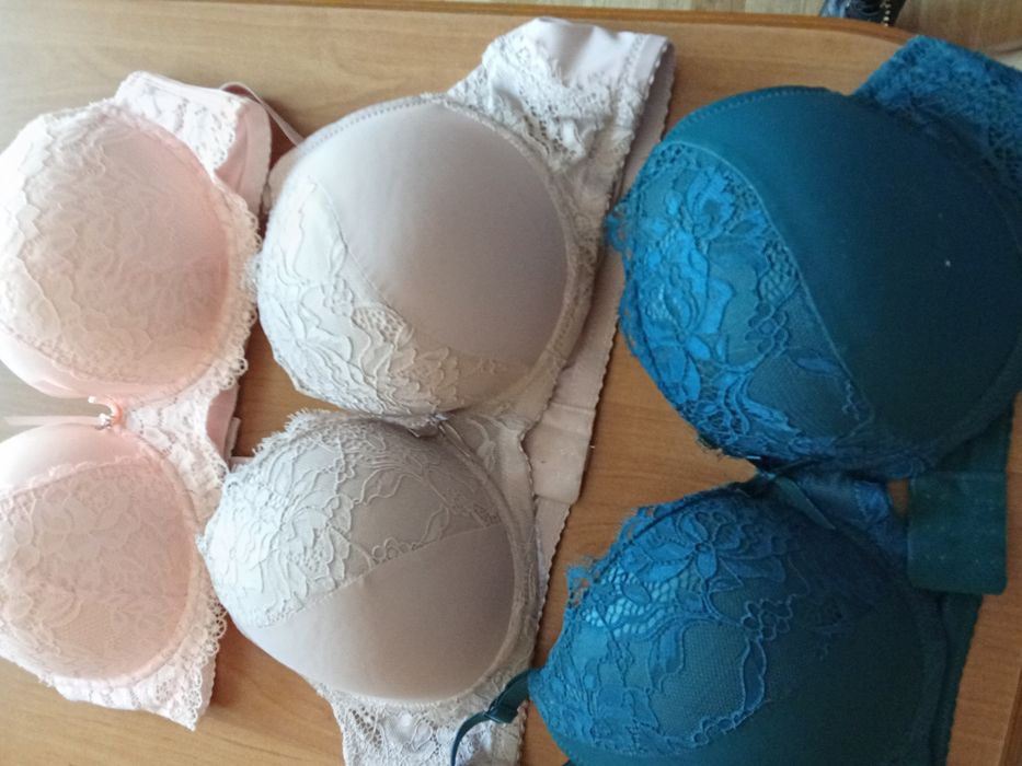 3 biustonosze 90B nowe