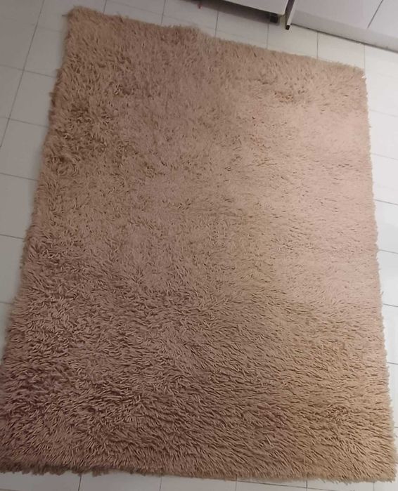 Carpete creme de pelo comprido