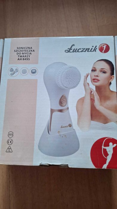 Szczoteczka soniczna do mycia twarzy.