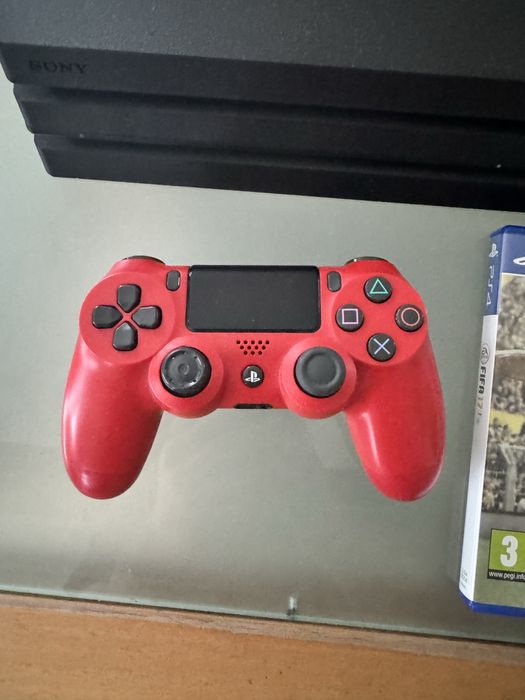 Ps4 pro 1tb/pad/4 gry