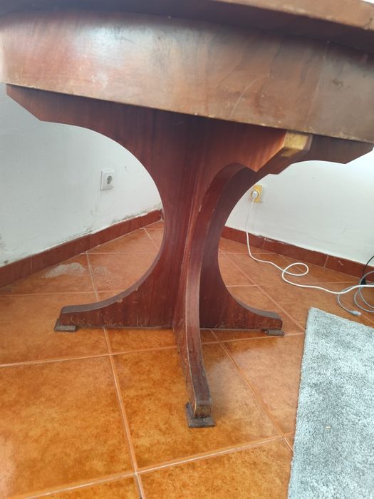 Mesa de Jantar Redonda Extensível em Mogno (Estilo Inglês)