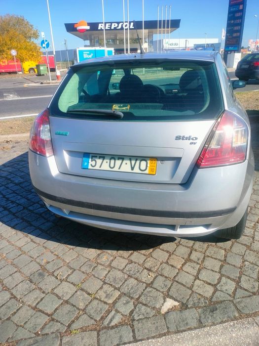 Car model 2003 Fiat stilo