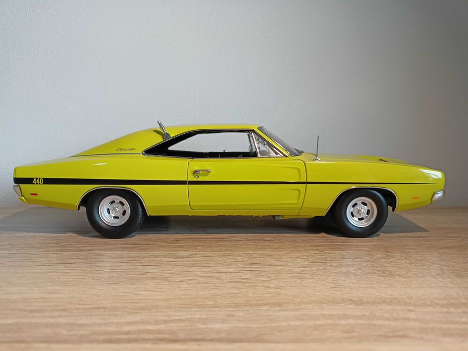 Dodge Charger R/T 1969 model w skali 1:18 Autoworld/otwierane elementy