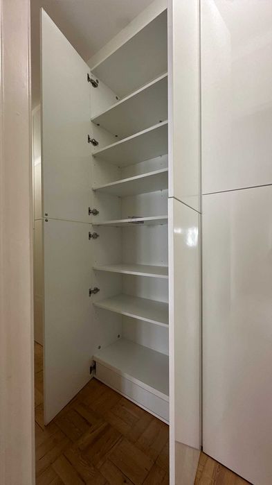 Armário Branco Lacado de Grande Dimensão – Como novo