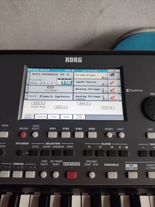 Órgão Korg pa-600