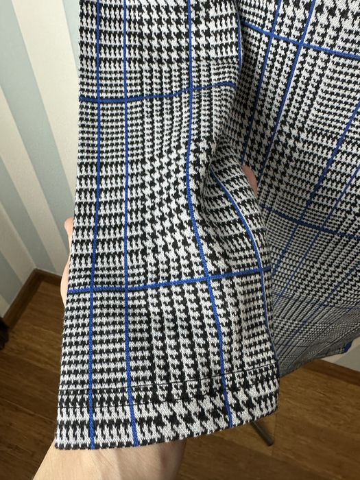 Szara biurowa sukienka z długim rękawem w kratkę 38 M True Spirit