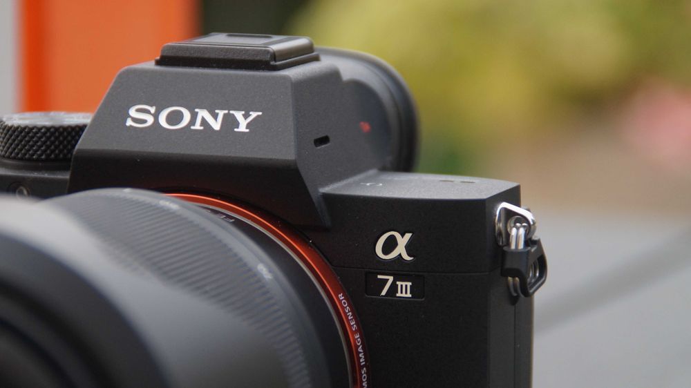 SONY Alpha A7 III UHD 4K ILCE-7M3 + FE 28–70mm f/3.5-5.6 SEL2870