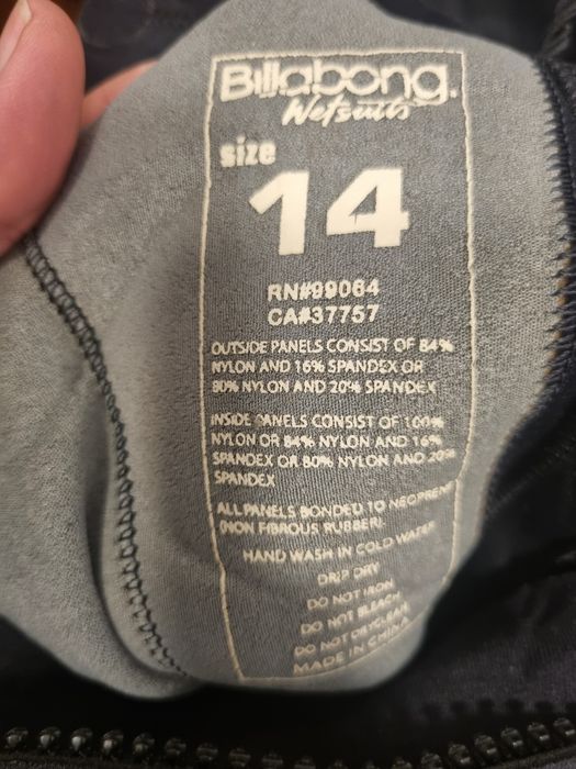Fatos de surf rip curl e billabong