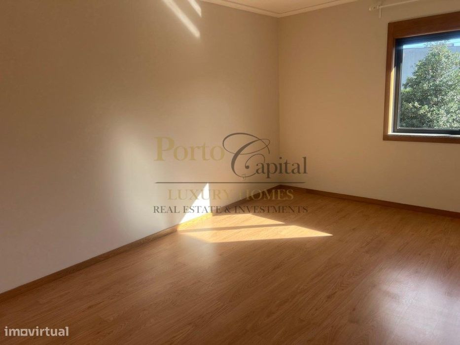 T2 Com Terraço Privativo | Luz, Conforto E Excelente Localização