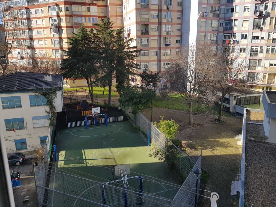 Apartamento t1 venteira junto ao metro