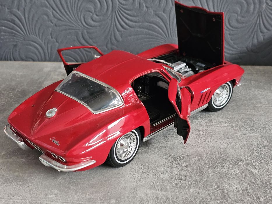 Maisto- Chevrolet - corvette COUPE 2-DOOR 1965