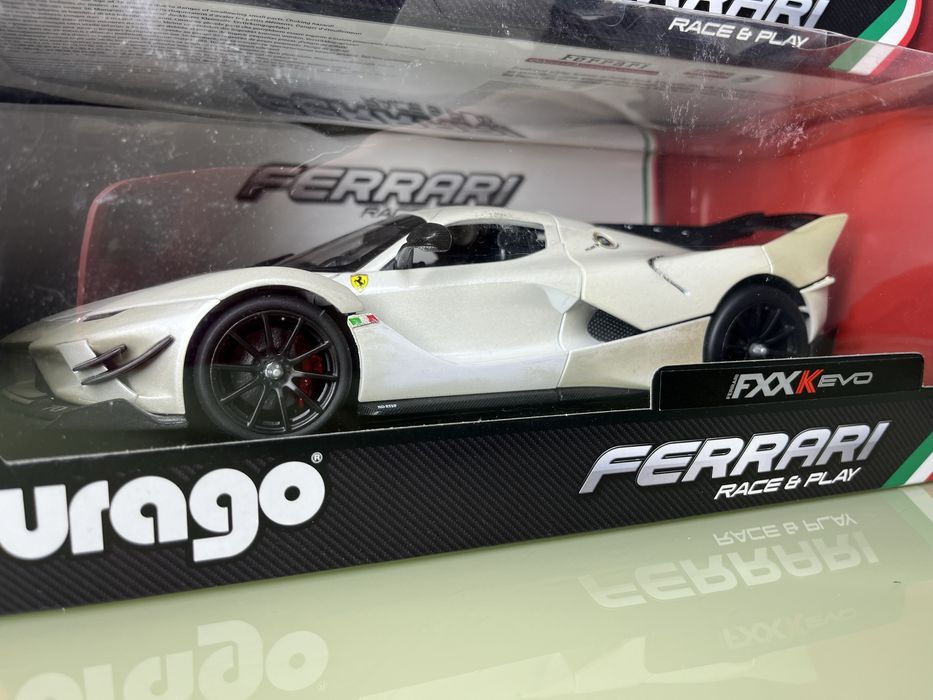 Ferrari FXXKEvo burago 1:18