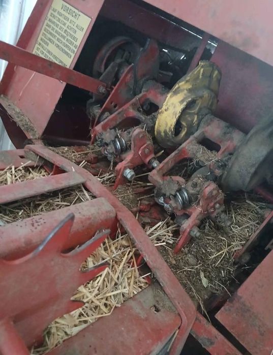 Prasa kostkująca New Holland 270