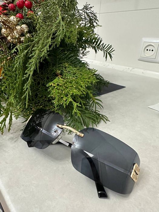 Очки в стиле известного бренда