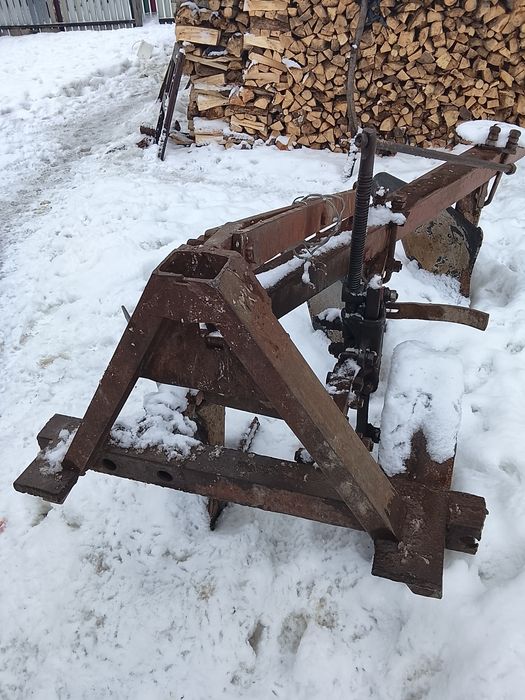 плуг трох корпусний,і культиватор