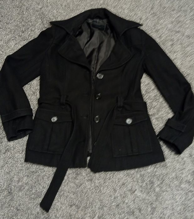 Krótki damski płaszcz