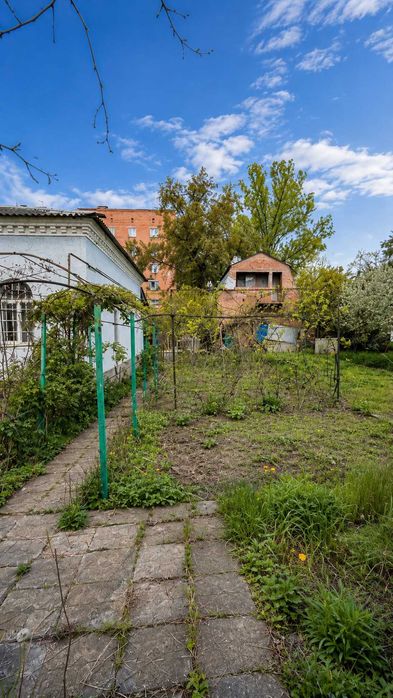 *Продам простору частину будинку 85 м² з гаражем,  Полтава, Новобудова