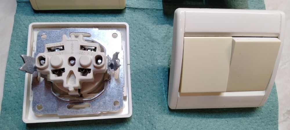 Розетка б/в по 10 гр, 10 ш.