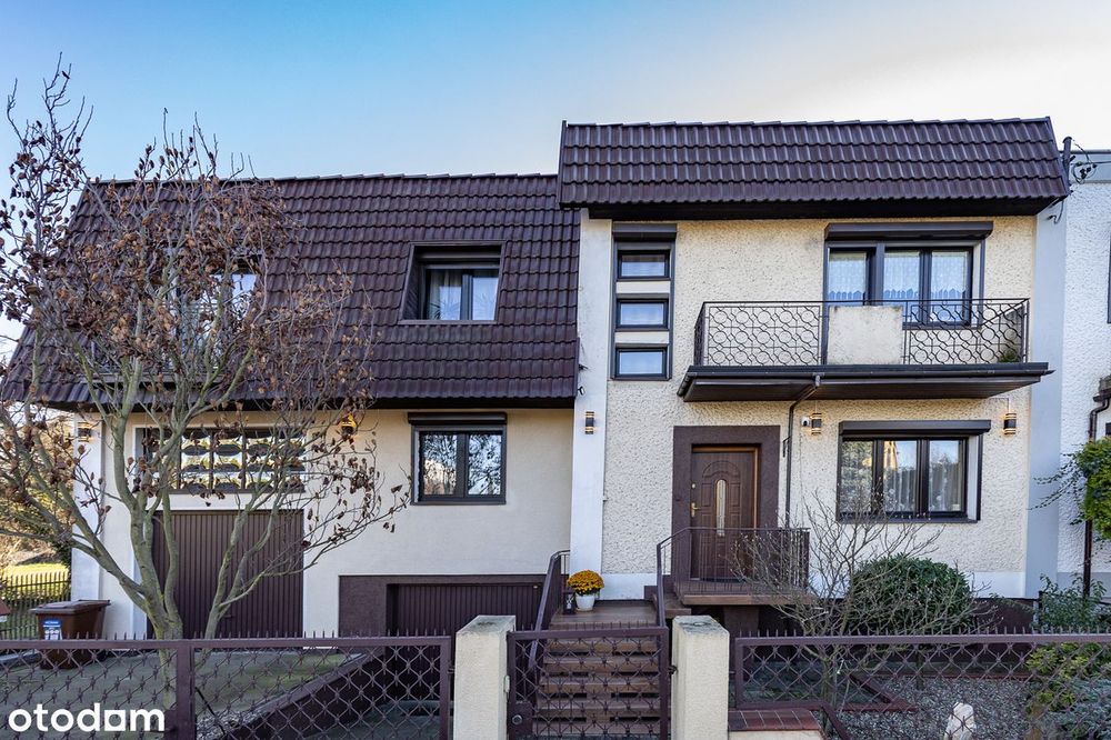 Przestronny dom na Osiedlu Kwiatowym Fotowoltaika Pompa ciepła 3garaże