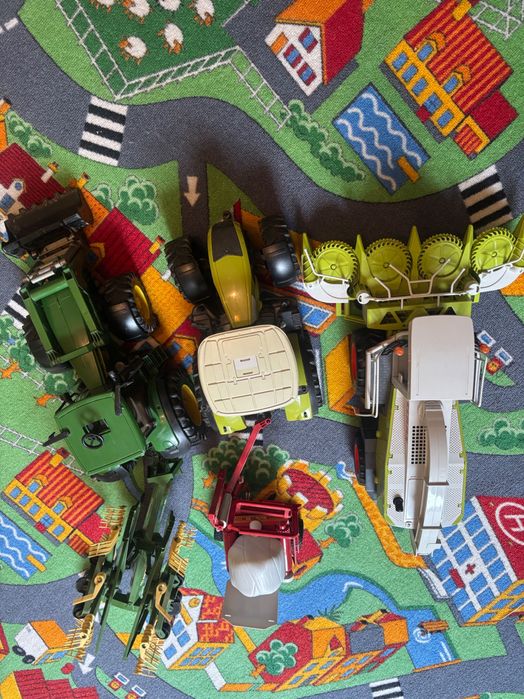 Bruder 2 traktory, sieczkarnia, owijarka, zgrabiarka do siana