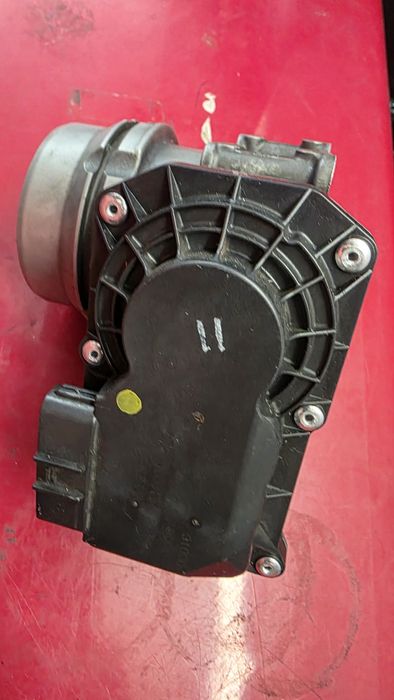 Przepustnica Volvo D4 2017r w górę po  regeneracji.