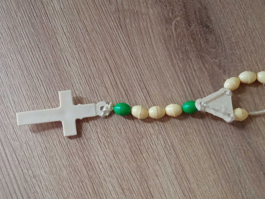 Plastikowy różaniec Kremowy różaniec naszyjnik religijny 42 cm