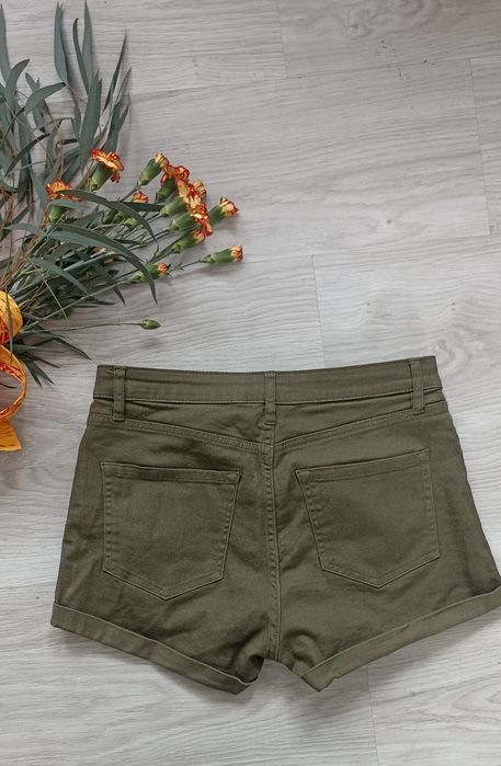 H&M Olive green cuffed shorts stretch cotton size 8 oliwkowe szorty 36