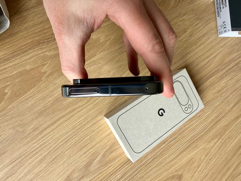 Мобільний телефон Google Pixel 10 Pro 16/256GB Obsidian (GA09900-GB)