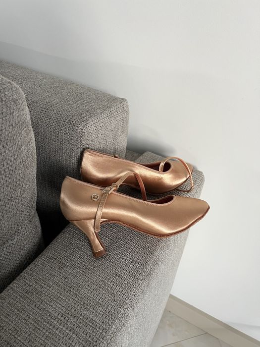 Нові туфлі для європейської програми