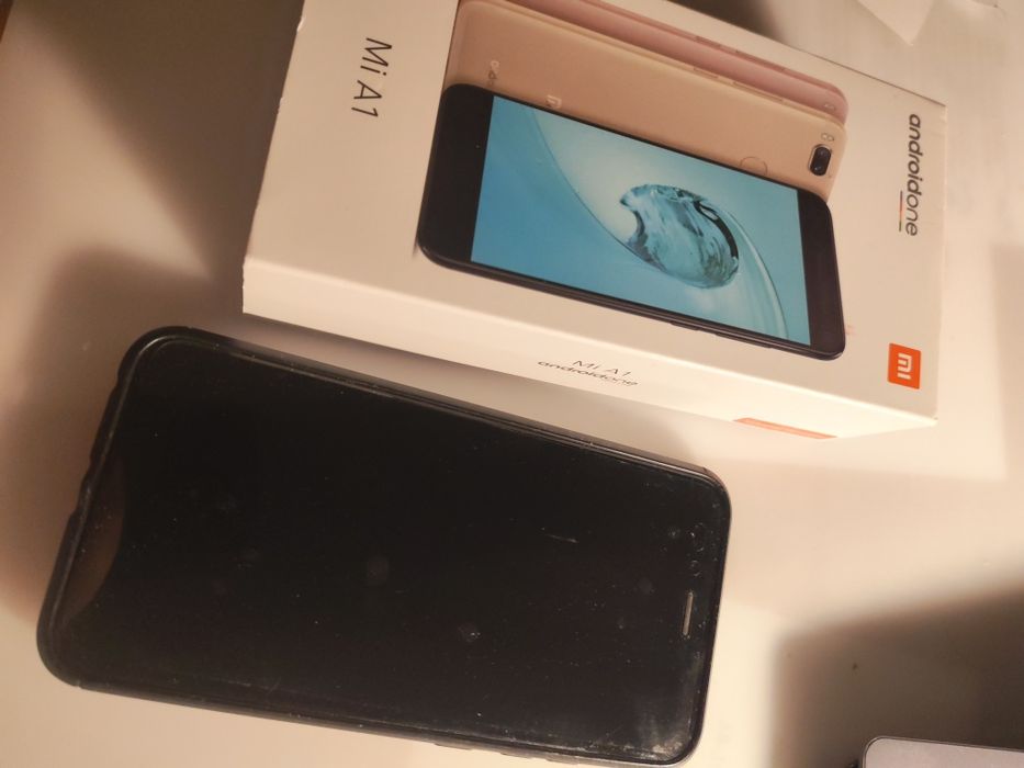 Telemóvel RedMi A1 - como novo