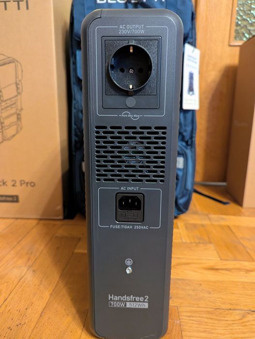 Bluetti Handsfree 2. Зарядна станція 700Вт та рюкзак для подорожей