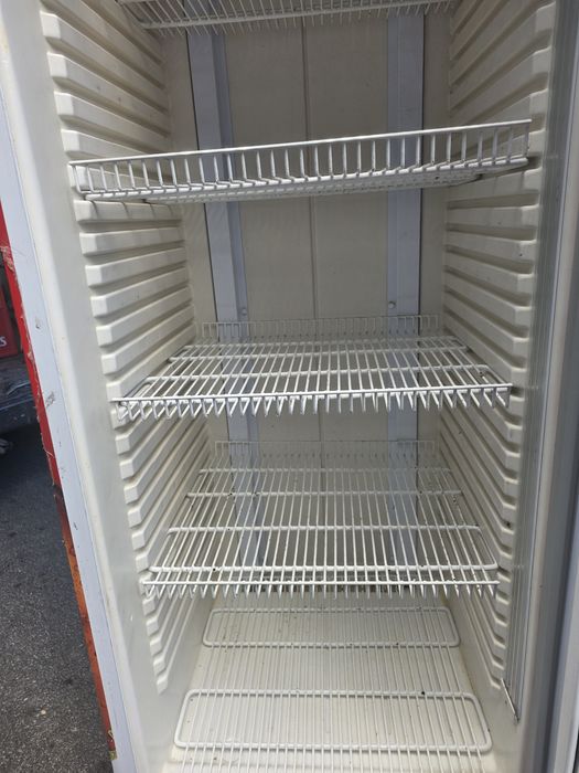Vitrine vertical