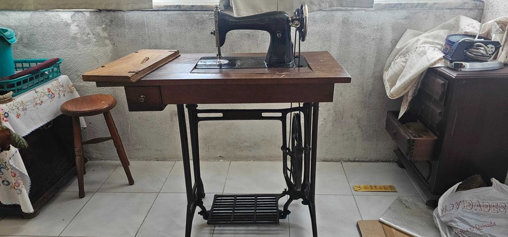 Maquina de costura vintage de 1924