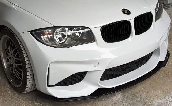 LIP SPOILER DA FRENTE PALA ABA LÂMINA AVENTAL LÁBIO FRONTAL BMW SÉRIE 1 E81 E82 E87 E88 LOOK M2 M PERFORMANCE M2 COMPETITION PARA 3 E 5 PORTAS NOVO