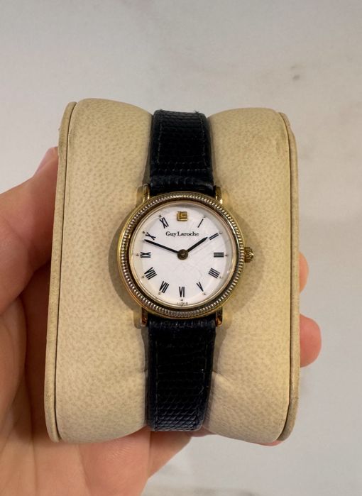 Женские классические часы Guy Laroche