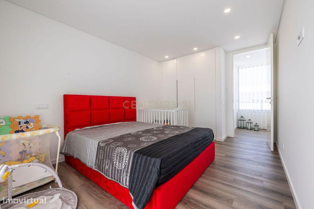 Moradia T4 Moderna com Piscina Aquecida e Jacuzzi a 15 Minutos da Prai