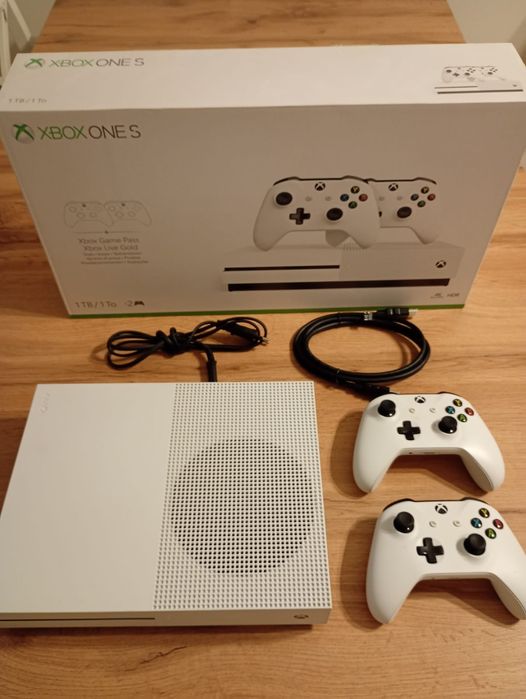 Konsola Xbox one S 1TB  z napędem 2 Pady