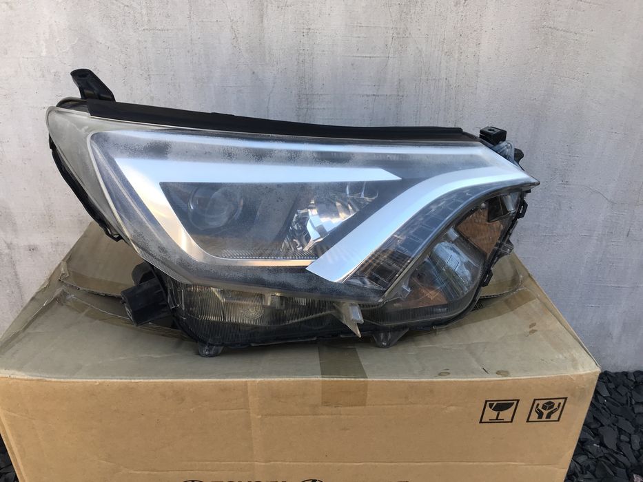 Фара, оптика Toyota RAV 4. Full LED 81110-0R080