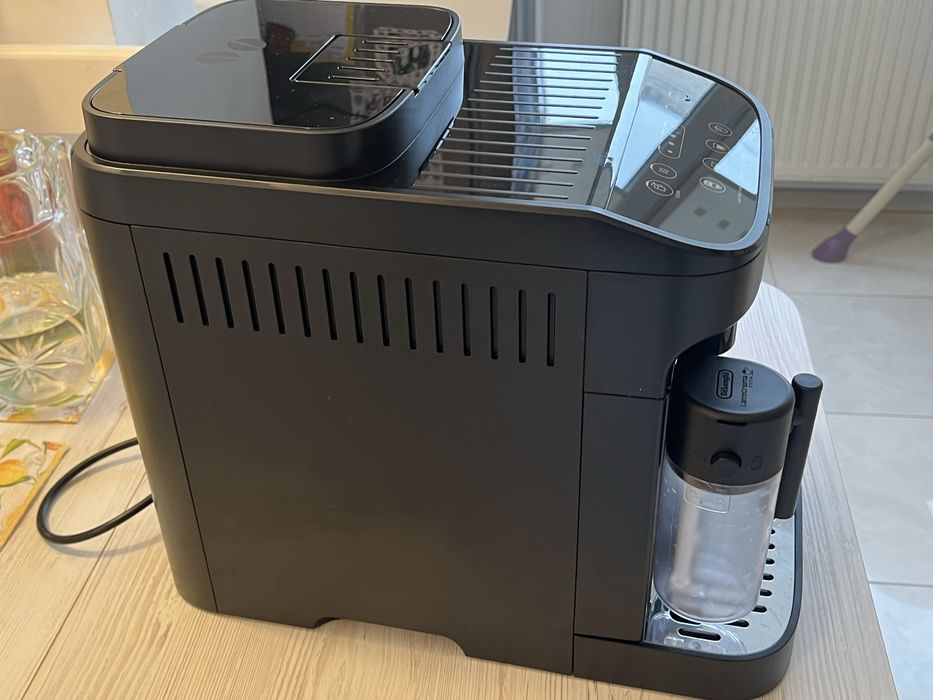 Кавоварка Delonghi Magnifica Evo