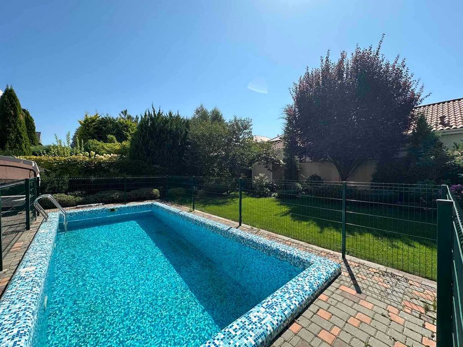 Продажа ДОМА в Совиньоне, бассейн