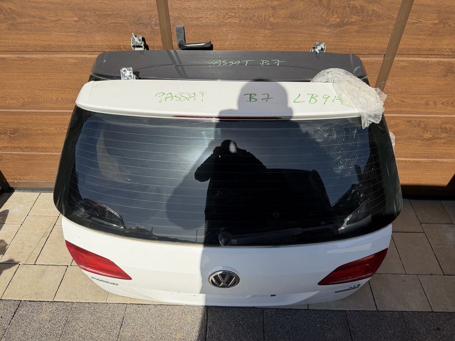 Кришка багажника, ляда  LB9A LI7F VW Passat B7 скло Пассат Б7